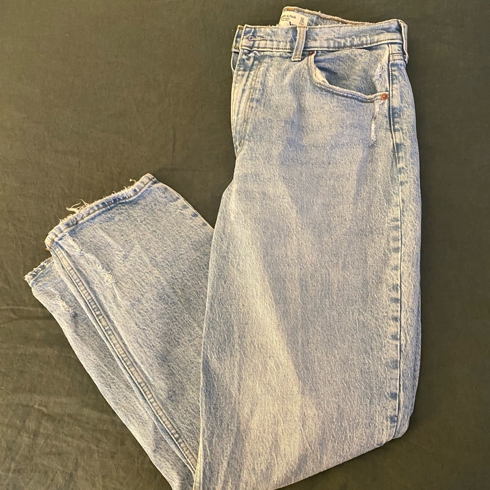 Abercrombie Curvy High Rise 90s straight jean